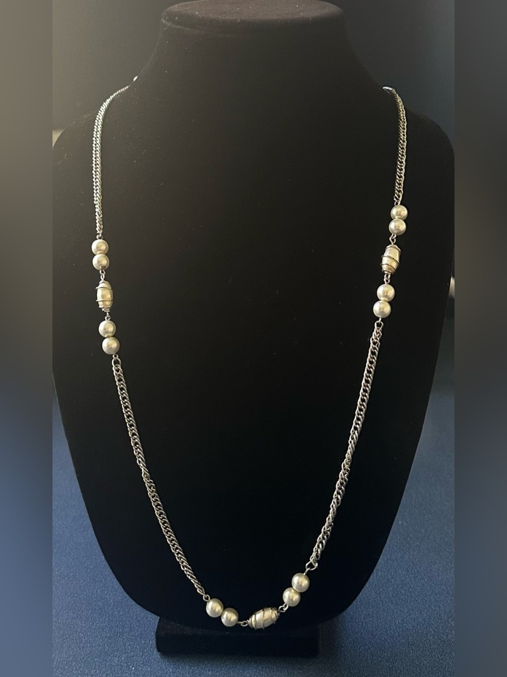 SARAH COVENTRY Signed, Vintage, Silver Tone Twisted Chain & Faux Pearl Necklace
